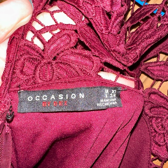 Dex burgundy lace dress. Midi length. Size XS or 2/4 - Picture 2 of 3
